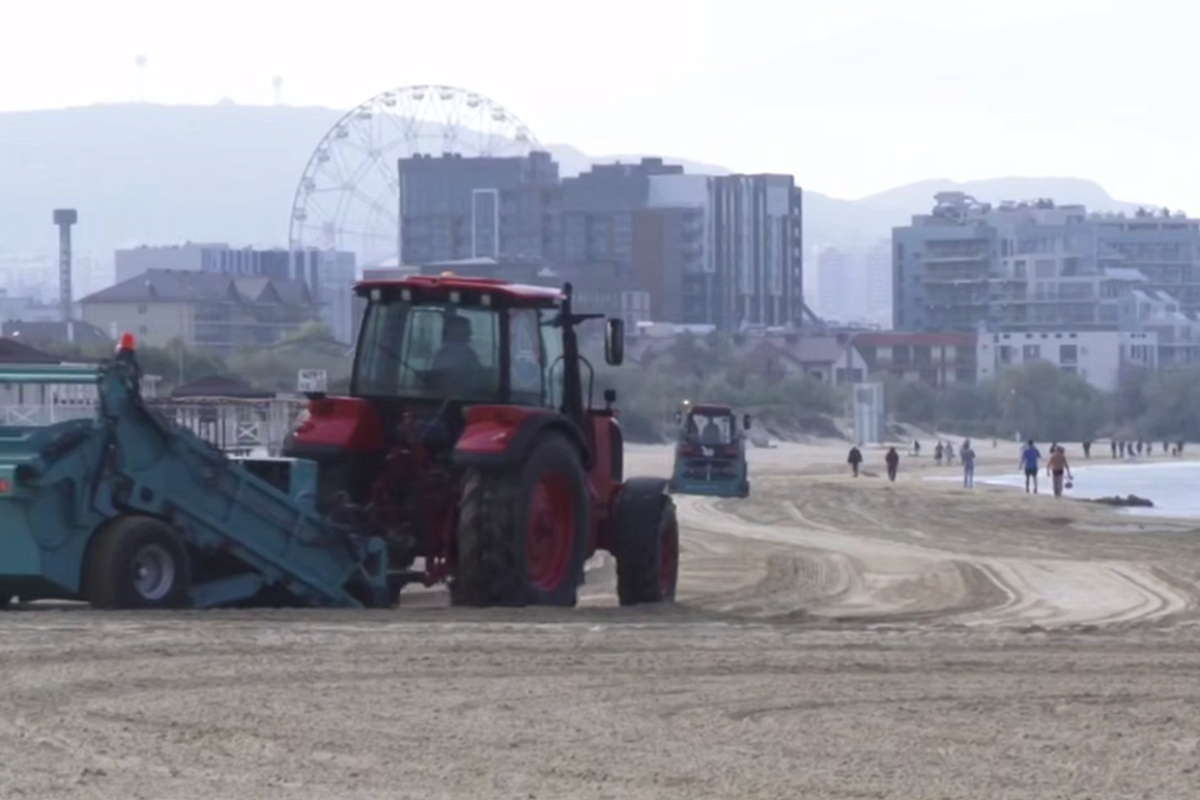 Еще полтора километра побережья Анапы очищено после демонтажа защитного вала
