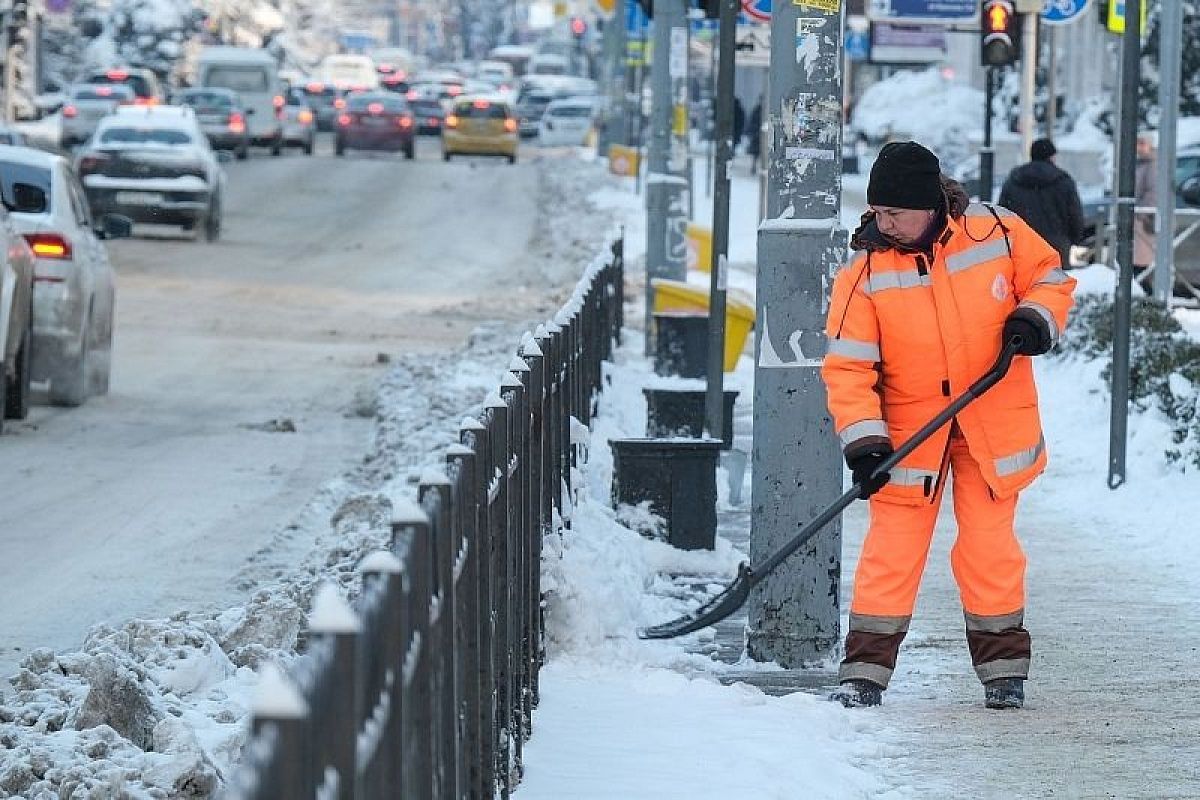 Более 90 жалоб поступило на работу УК и ТСЖ во время снегопадов в Краснодаре