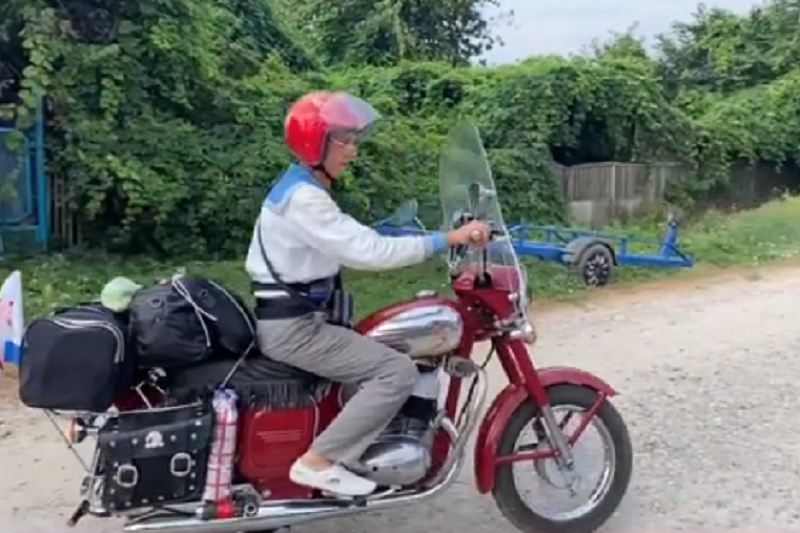Кубанский пенсионер отправился на мотоцикле в Санкт-Петербург праздновать День ВМФ