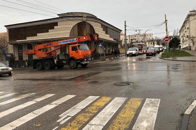 В Новороссийске в рамках нацпроекта на опасном участке дороги установят пешеходное ограждение