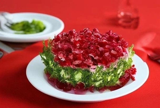 Ну очень нарядная "шуба"! Салат "Селёдка под шубой" со свекольным желе - рубиновый и праздничный