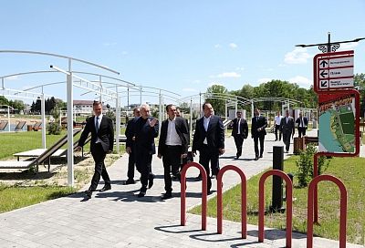 Губернатор Кубани Вениамин Кондратьев посетил благоустроенный по нацпроекту городской пляж в Курганинске