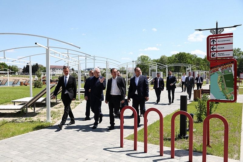 Губернатор Кубани Вениамин Кондратьев посетил благоустроенный по нацпроекту городской пляж в Курганинске