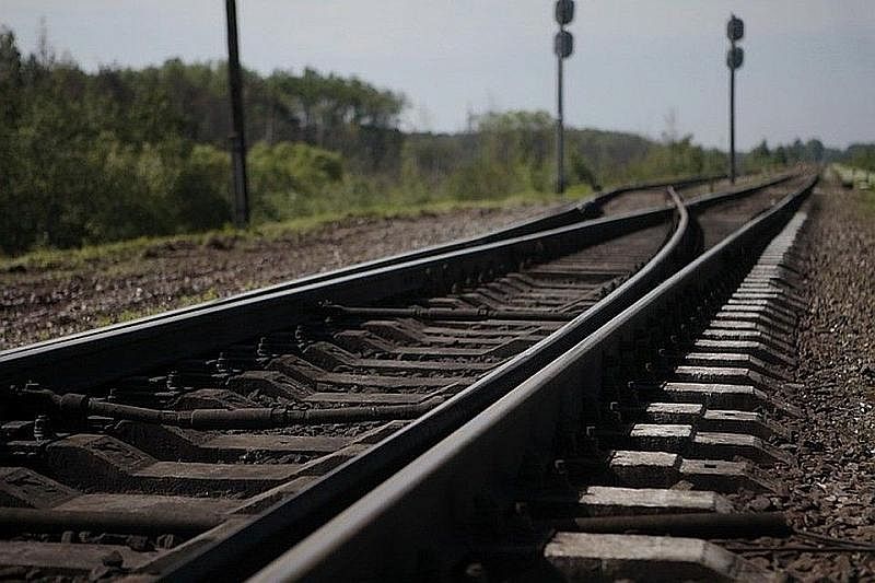 В Краснодаре 27-летний мужчина попал под поезд. Он погиб