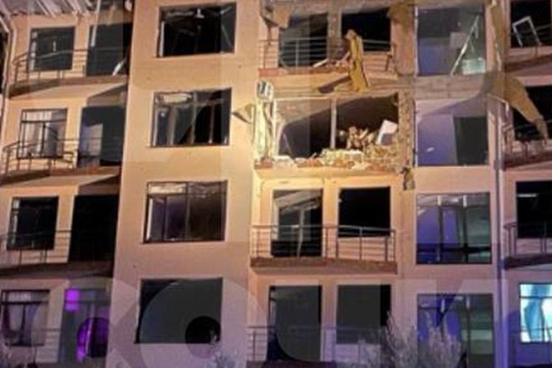 Два человека пострадали при ЧП в шестиэтажке Сириуса