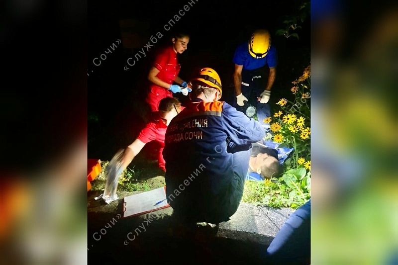 В Сочи спасатели нашли туриста, двое суток блуждавшего в лесу