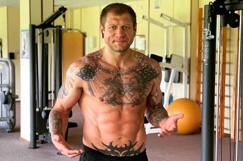 Размахивал стволом в супермаркете: боец MMA Смоляков рассказал об инциденте с задержанным за пьяный дебош в Анапе Емельяненко