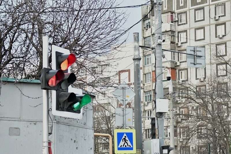 В Краснодаре 14 февраля отключат светофоры сразу на двух перекрестках