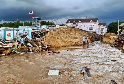 Мешавшие оттоку воды ларьки снесли в анапском поселке Джемете 