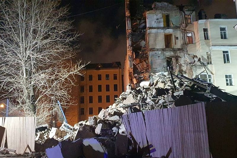 В Петербурге после обрушения дома эвакуировали 27 человек