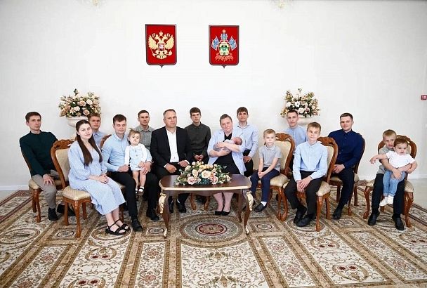 Владимир Путин пригласил многодетную семью из Краснодарского края в Москву