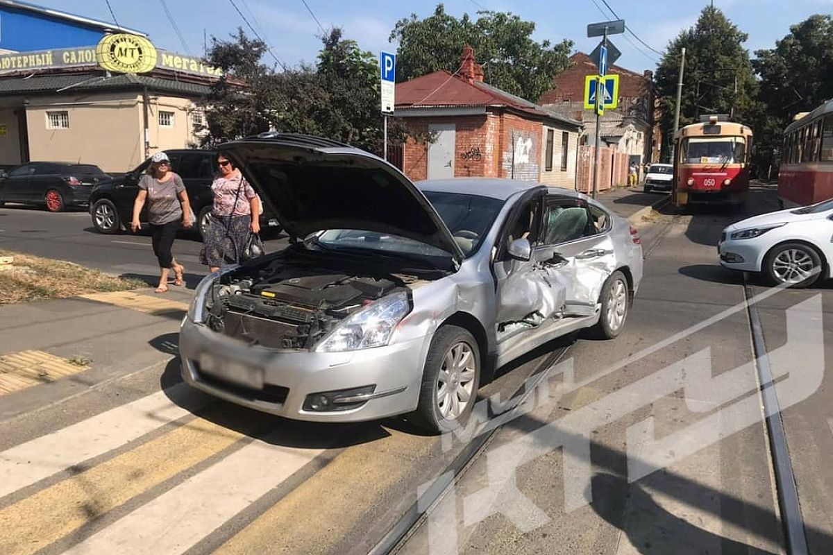 Стали известны подробности ДТП с участием трамвая и легковушки в Краснодаре