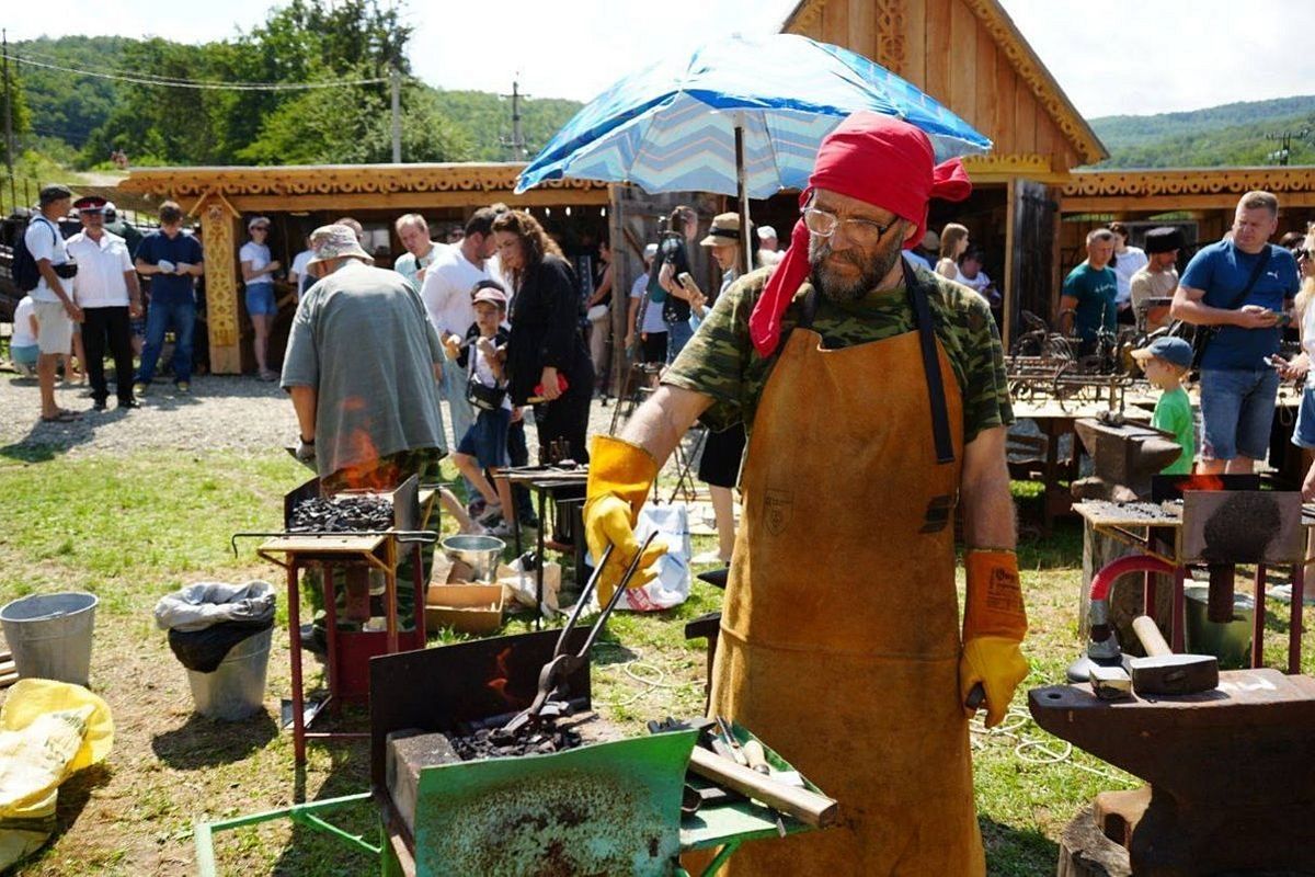 В Апшеронском районе провели ежегодный краевой фестиваль «Кузнечное дело Кубани»