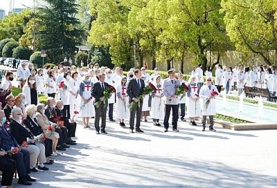 Мемориал военным врачам «Подвиг во имя жизни» открыли в Сочи после реконструкции