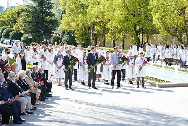 Мемориал военным врачам «Подвиг во имя жизни» открыли в Сочи после реконструкции