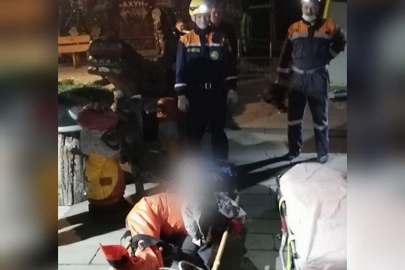 Спасатели эвакуировали упавшего в овраг велосипедиста с переломами ноги и ключицы