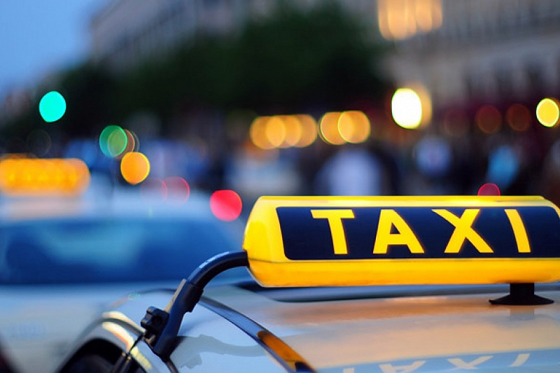 В России чиновников хотят пересадить на такси