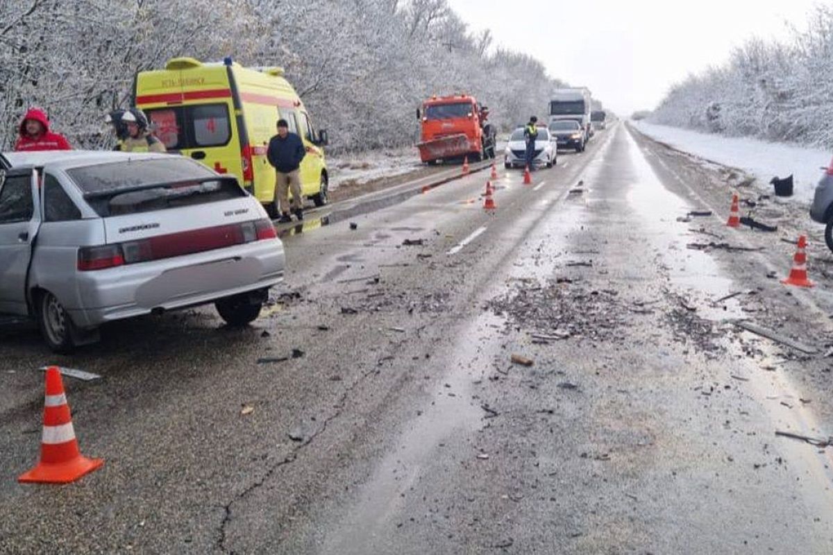 Два человека погибли в лобовом ДТП на Кубани