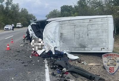 В Краснодарском крае в ДТП с тремя автомобилями погибли два человека