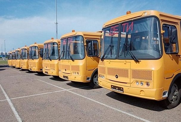 В начале будущего года регионы получат новые школьные автобусы и машины скорой помощи