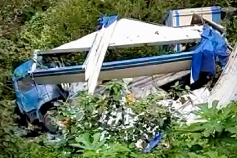 В Сочи погиб водитель улетевшего в обрыв большегруза
