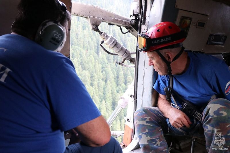 Сочинские спасатели третий день ищут пропавших в горах отца и сына
