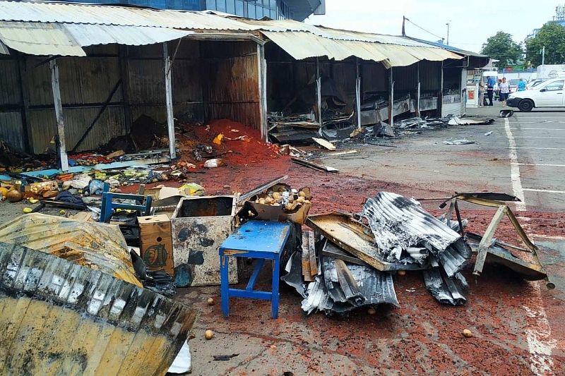 После ночного пожара Сенной рынок в Краснодаре продолжает работать