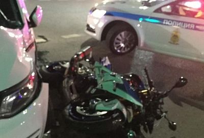 Не уступил дорогу: мотоциклист пострадал в ДТП с иномаркой в Краснодаре