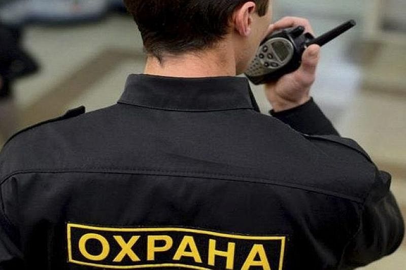 Охранников, напавших на школьниц в торговом центре в Новороссийске, уволили