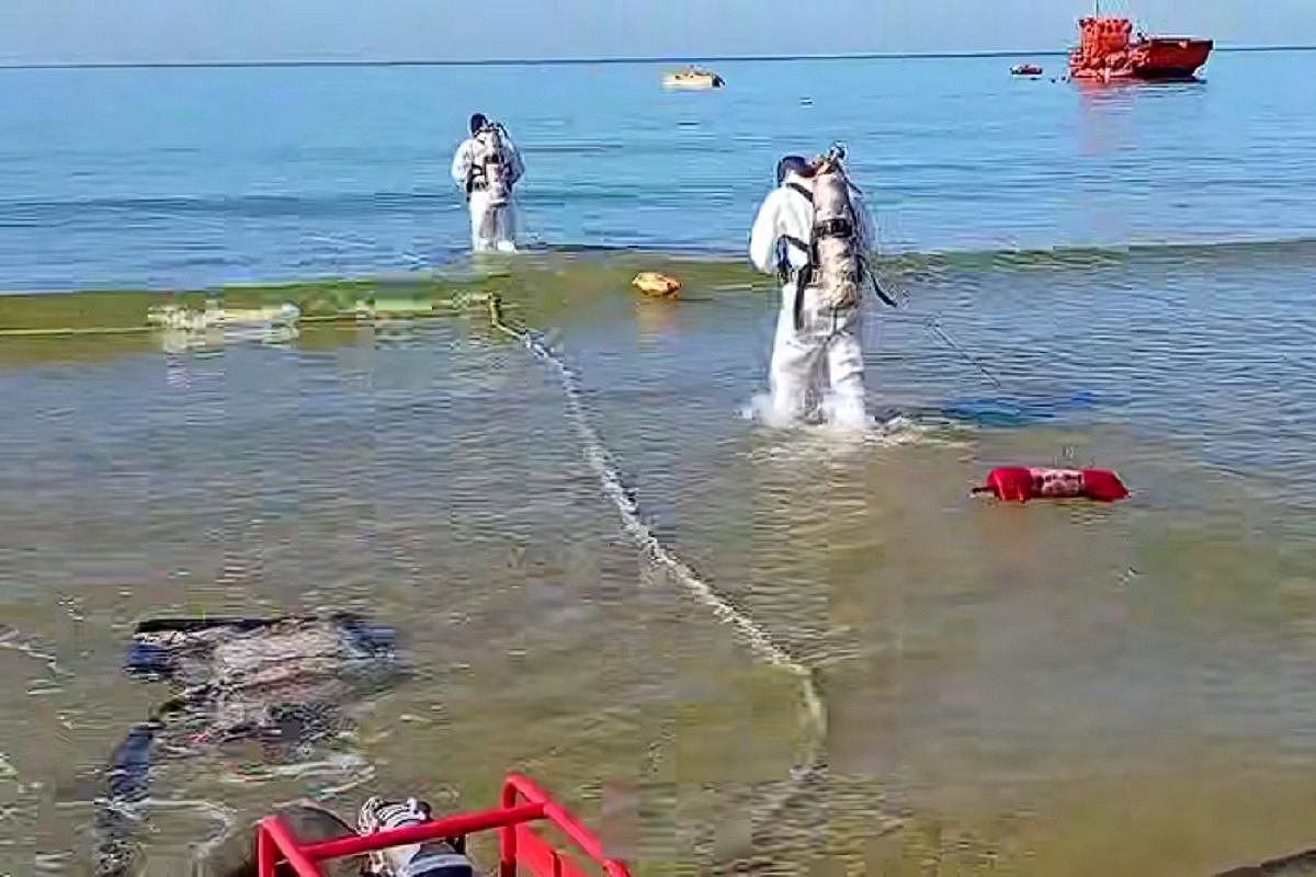 Завершен еще один этап очистки от нефтепродуктов побережья Анапы и Темрюкского района