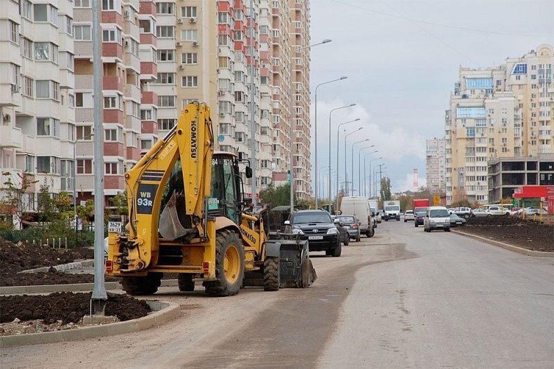 Строительство автодороги по проспекту имени Писателя Знаменского завершают в Краснодаре