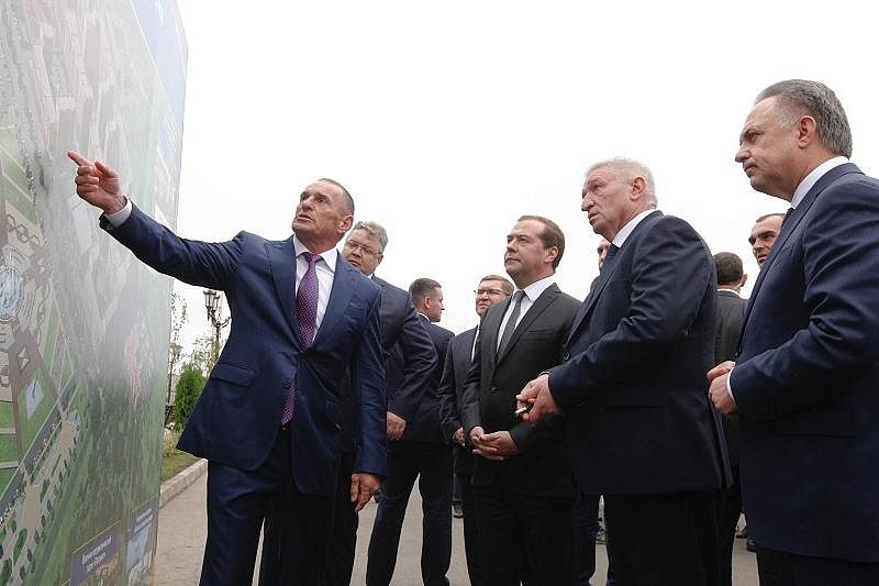 В Ставрополе Дмитрий Медведев посетил ЖК «Российский» и школу на 1550 мест в ЖК «Солнечный круг»