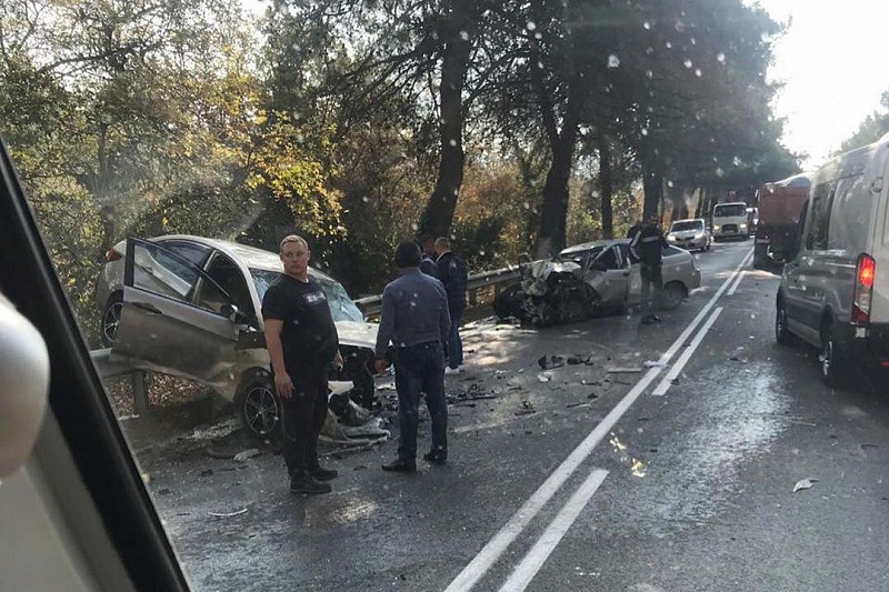 Под Геленджиком в жесткой аварии погиб 24-летний водитель ВАЗа