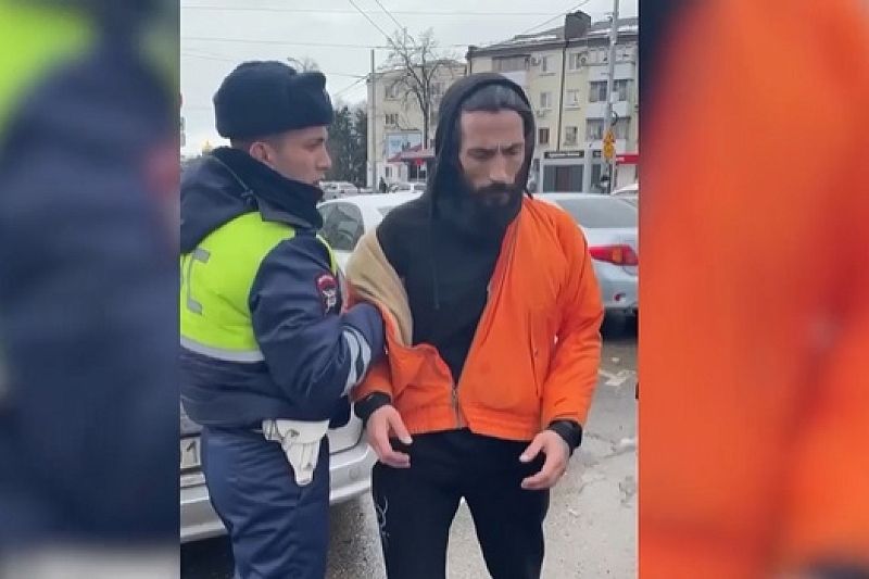 Неадекватный житель Московской области устроил драку с полицейским в Краснодаре
