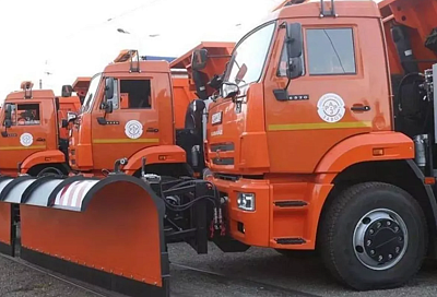 Более 200 единиц техники задействованы в уборке снега и обработке от наледи краевых дорог на Кубани