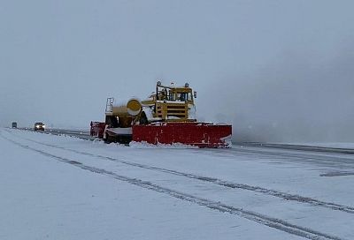 Сильный снегопад стал причиной задержки 13 авиарейсов в аэропорту Краснодара 