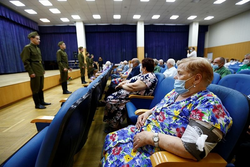 Вице-губернатор Кубани Анна Минькова посетила краевой госпиталь для ветеранов войн