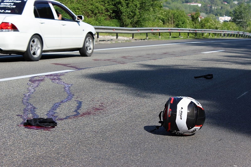 В Сочи погиб водитель мотоцикла, врезавшись в дорожное ограждение