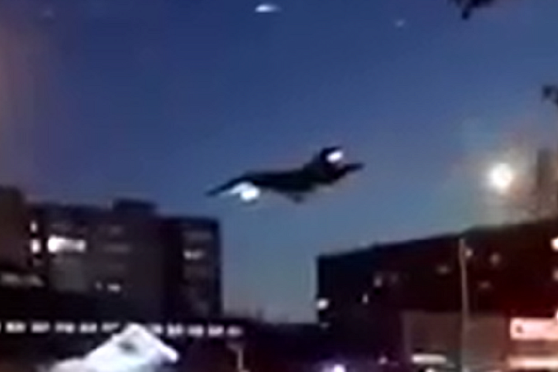 Опубликовано еще одно видео крушения Су-34 в Ейске