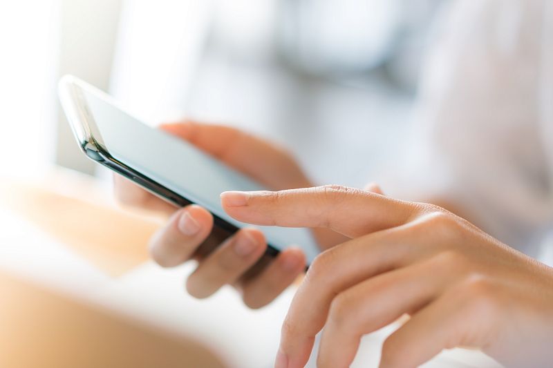 Сингапурские ученые выяснили, что частые проверки телефона в течение дня приводят к когнитивным нарушениям