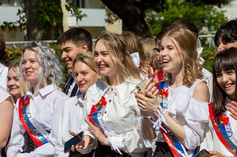 Губернатор Вениамин Кондратьев поздравил выпускников Кубани с последним звонком