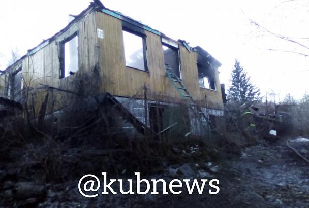 В Краснодарском крае при пожаре в частном доме погиб 80-летний мужчина