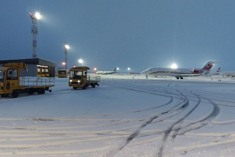 В аэропорту Краснодара из-за снегопада задержаны утренние рейсы