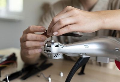 Российских школьников начнут учить сборке и управлению дронами на уроках по защите Родины