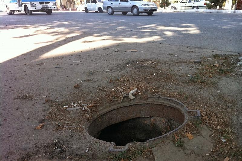 В Ростовской области мужчина выжил после падения в глубокий канализационный коллектор