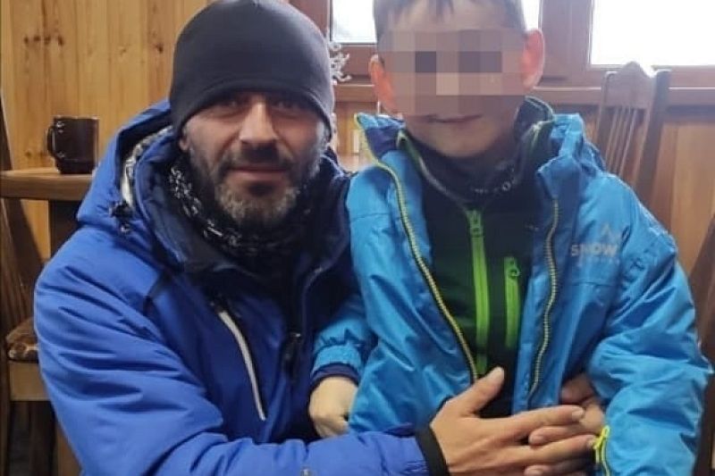 Инструктор спас мальчика из Новороссийска после схода лавины в Домбае