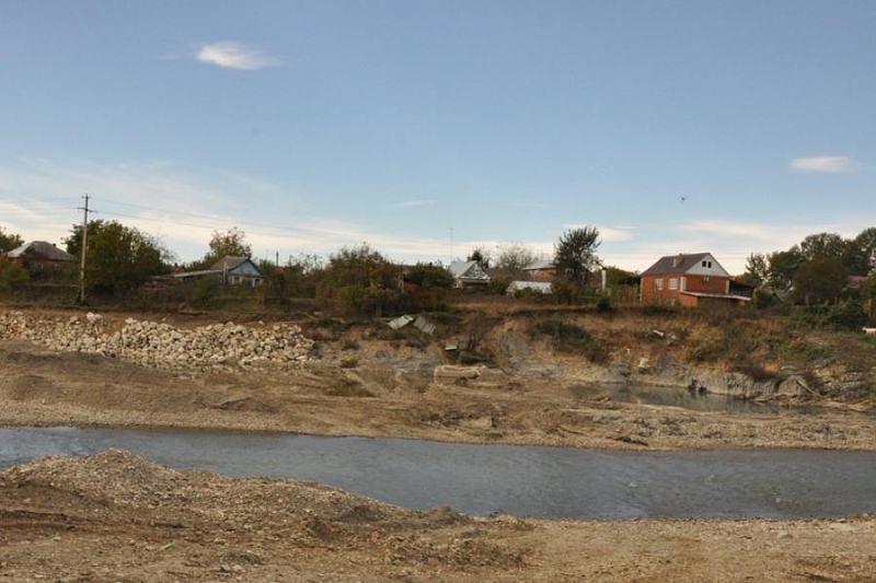 В Апшеронском районе стартовало строительство берегоукрепительных сооружений на реке Пшеха