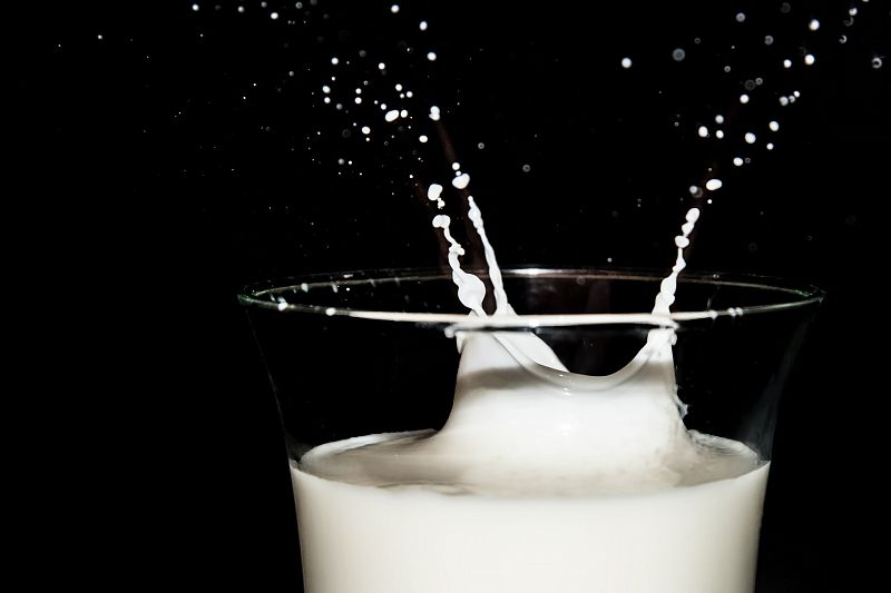 Ученые предупредили о смертельной опасности коровьего молока для детей