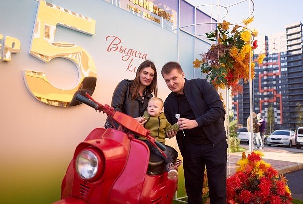 Новоселье в «Губернском»: больше 180 семей получили ключи от новых квартир