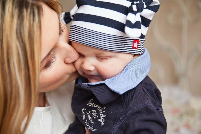 По данным ВЦИОМ, большинство россиян считают допустимым суррогатное материнство 
